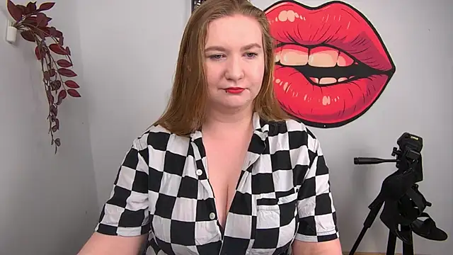 Snapshot of LaraDream chatting on 05-27-26, 02:36 LaraDream online show from 05-27-26, 02:36