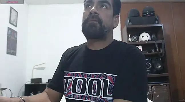 Snapshot of soyelcarlitos_ chatting on 03-20-25, 03:23 soyelcarlitos online show from 03-20-25, 03:23