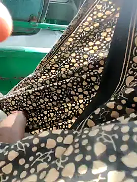 Snapshot of Kolkata___Boy chatting on 01-05-25, 04:04 Kolkata Boy online show from 01-05-25, 04:04