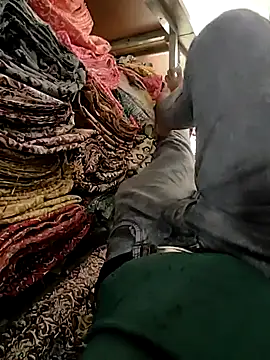 Snapshot of Kolkata___Boy chatting on 03-11-25, 03:05 Kolkata Boy online show from 03-11-25, 03:05