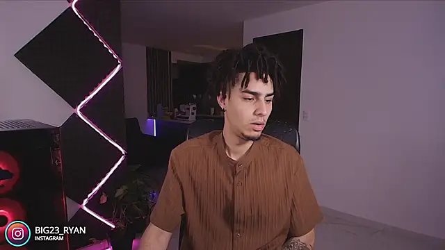 bigryann23 online show from 11-30-25, 03:43